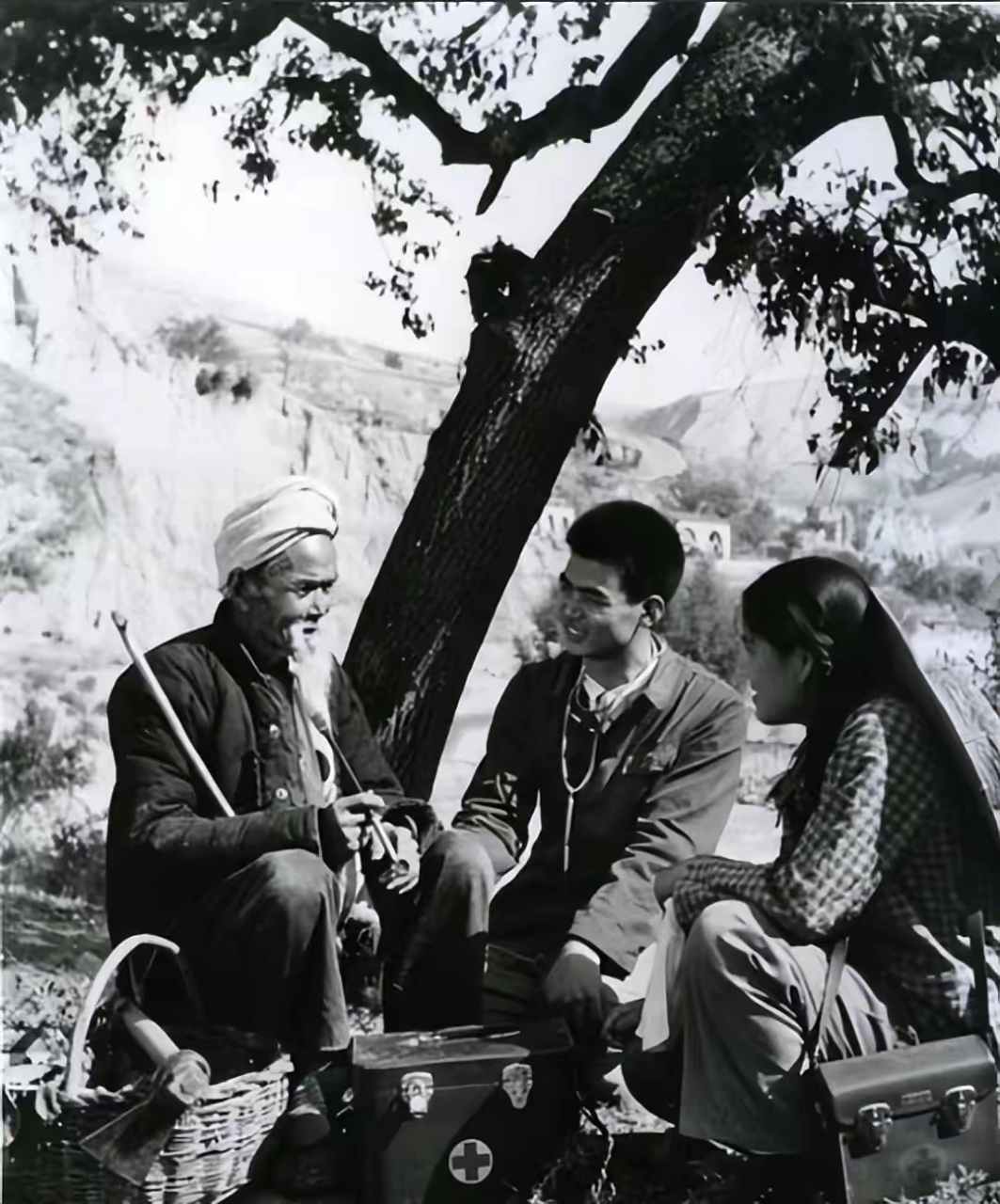 当年的知识青年上山下乡,看他们脸上时刻洋溢着笑容,这就是青春的样子