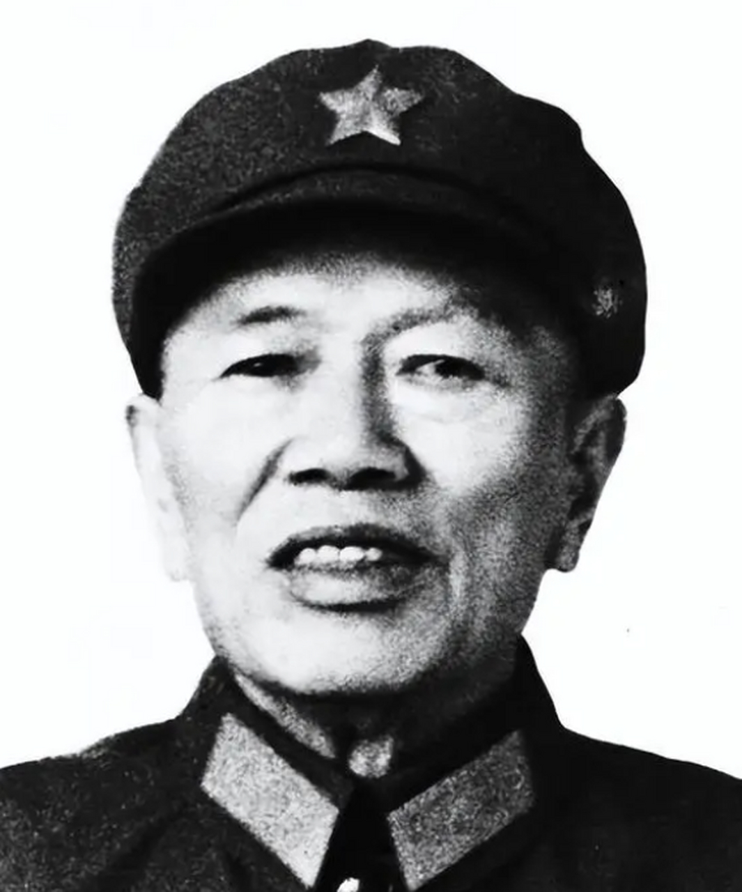 上任后的一天中午,梁兴初叫来了秘书,示意让他备车,表示自己要出一趟