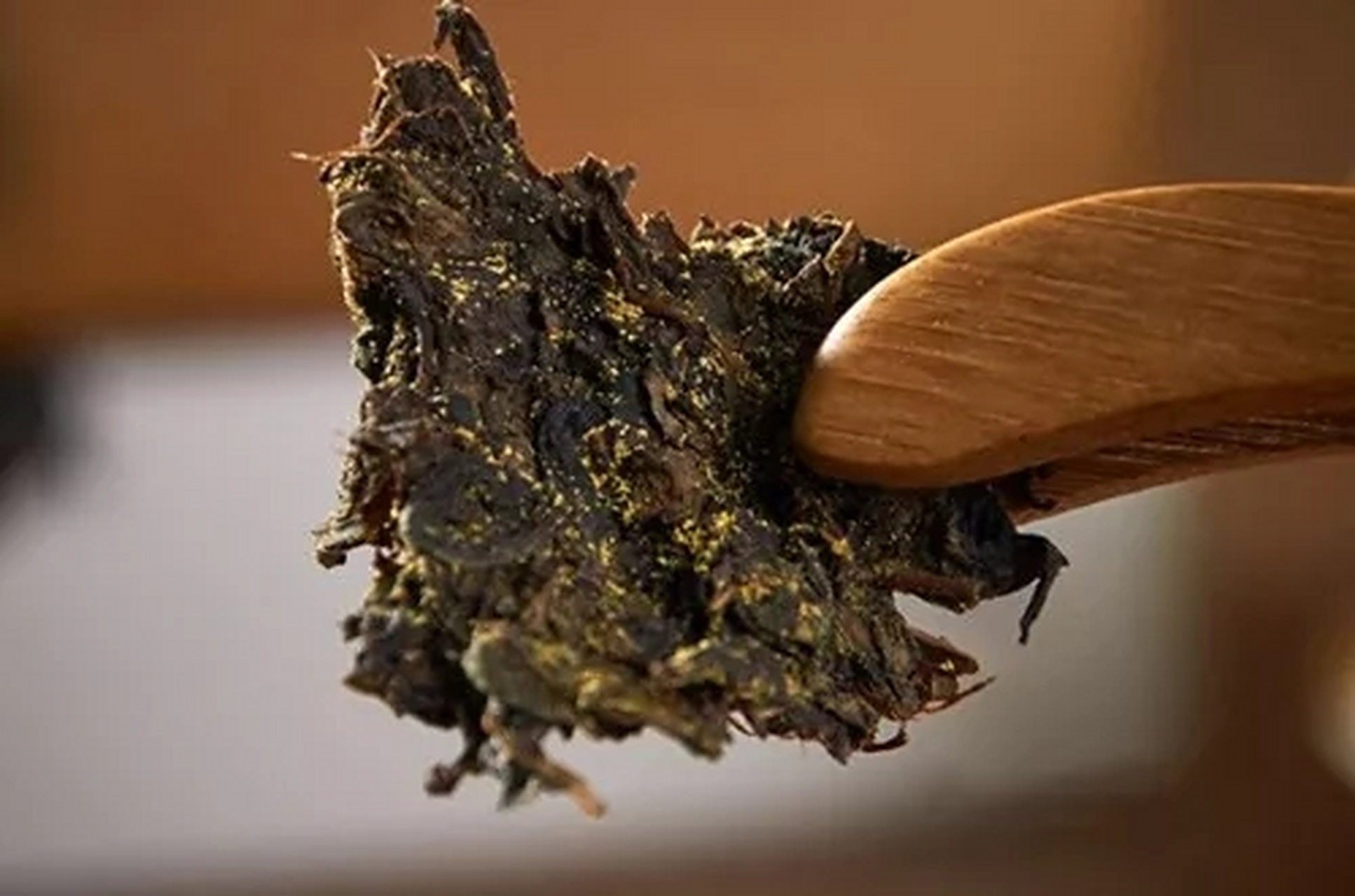 吃一口等于吃塑料?医生提醒:不想肝脏受伤,这"一茶叶"趁早扔