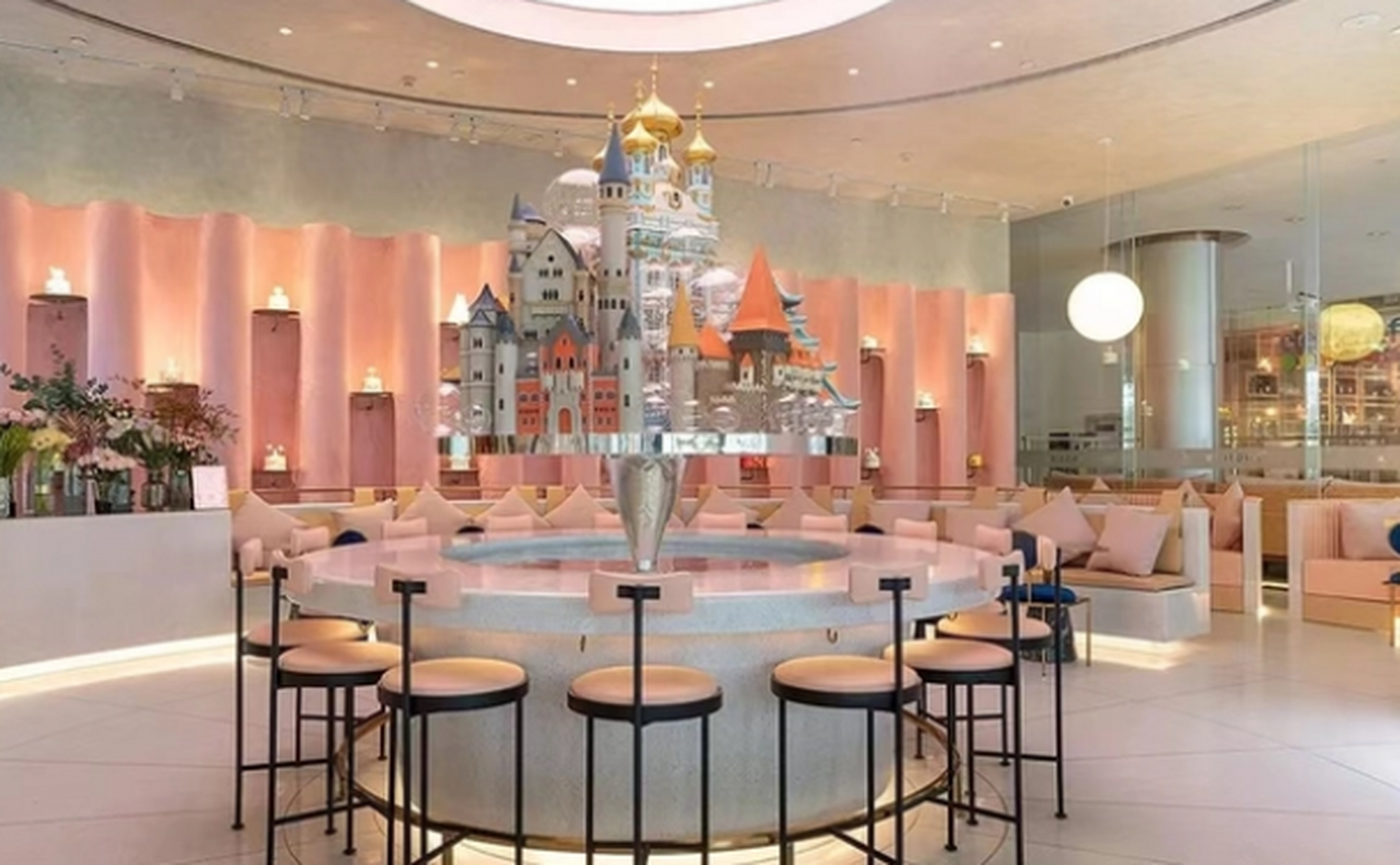 投资过亿网红店倒闭,最贵蛋糕卖1314万 有网友向媒体爆料称,昂司蛋糕