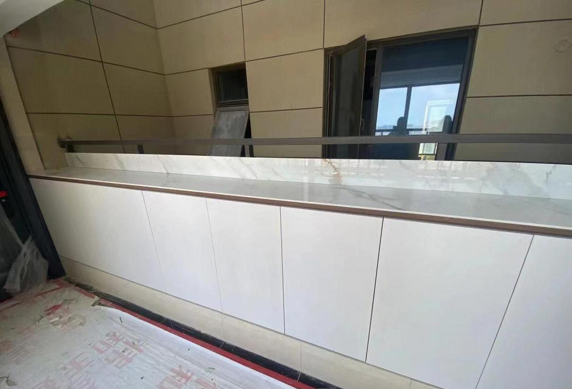 邻居没经过我同意,就在公共连廊上打了一排鞋柜,怎么办?