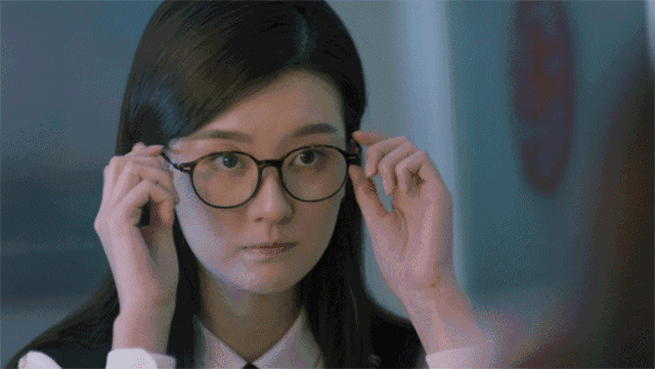 《青丘狐传说》中的《阿绣》单元中,乔欣一人分饰二角,在温柔专情的