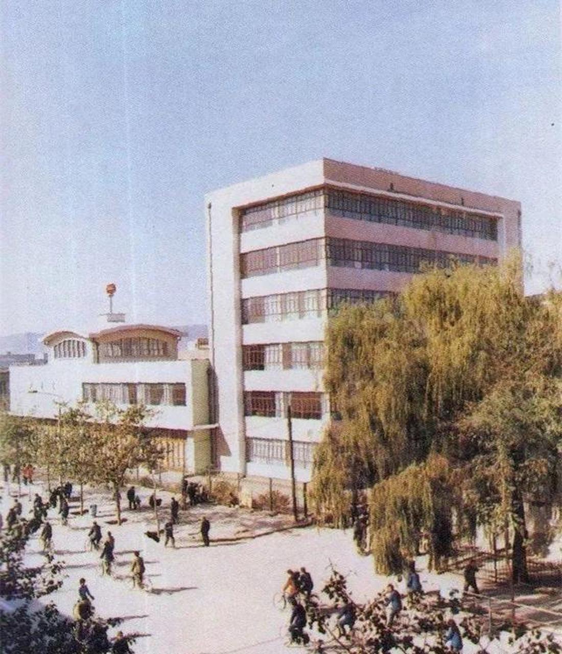 80年代大同老照片:大西街,少年宫,皇城街,鼓楼,展览馆