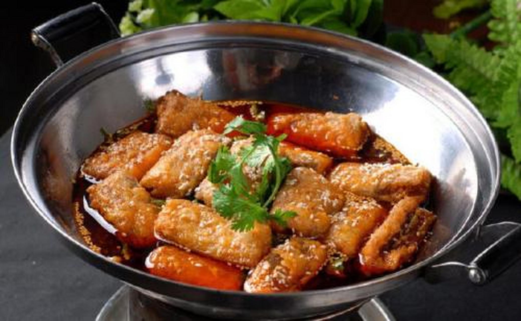 干锅带鱼.买带鱼时处理干净,拿回家清洗干净,沥干水份待用.