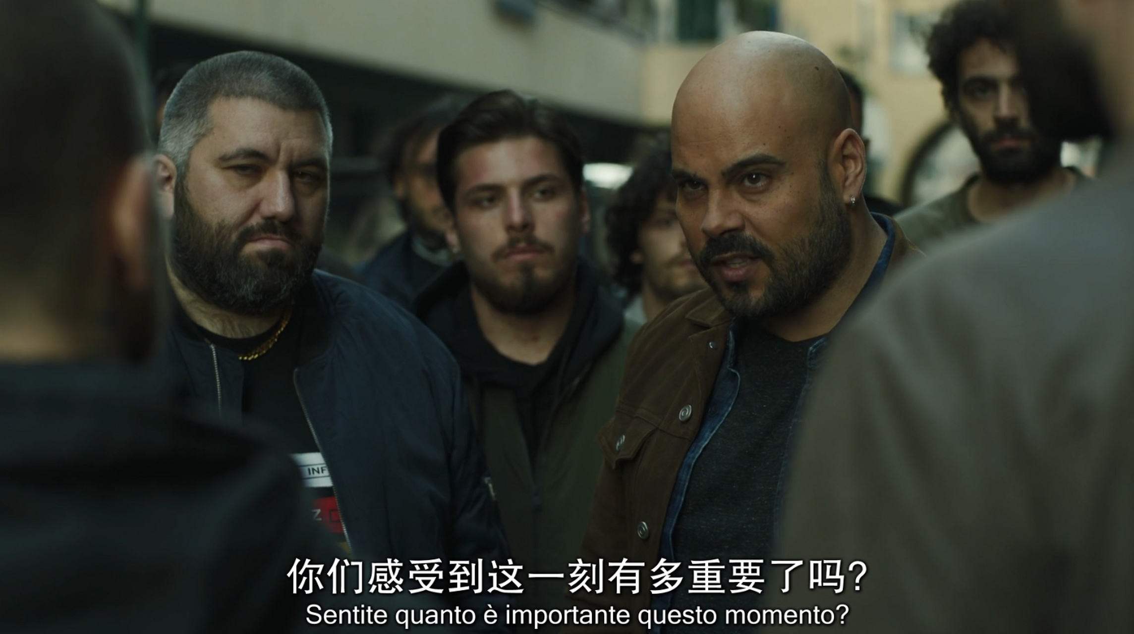 《格莫拉》第五季第七集,恩佐死了,故事马上就要达到高潮了.