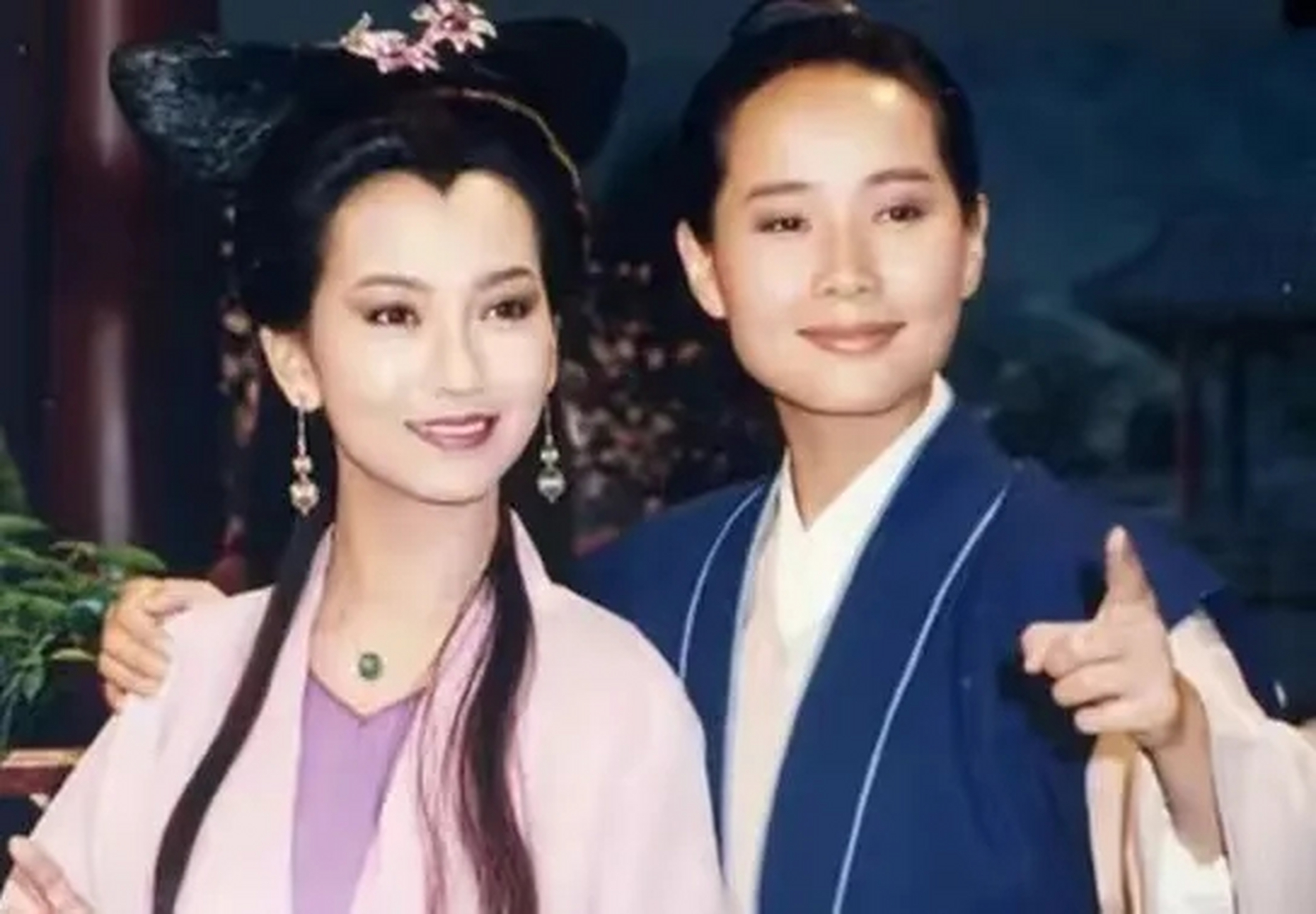 有一次,叶童参加金星秀节目,金星问叶童:"叶童是你的本名还是艺名