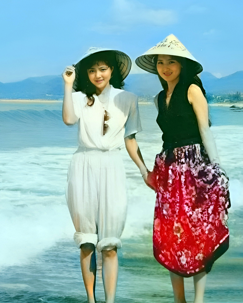 676767九十年代,林黛玉的饰演者陈晓旭与薛宝钗的扮演者张莉在