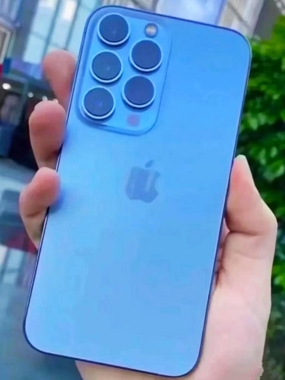 在菜市场新买的苹果18,摄像头这么多,最起码应该有几亿像素吧!