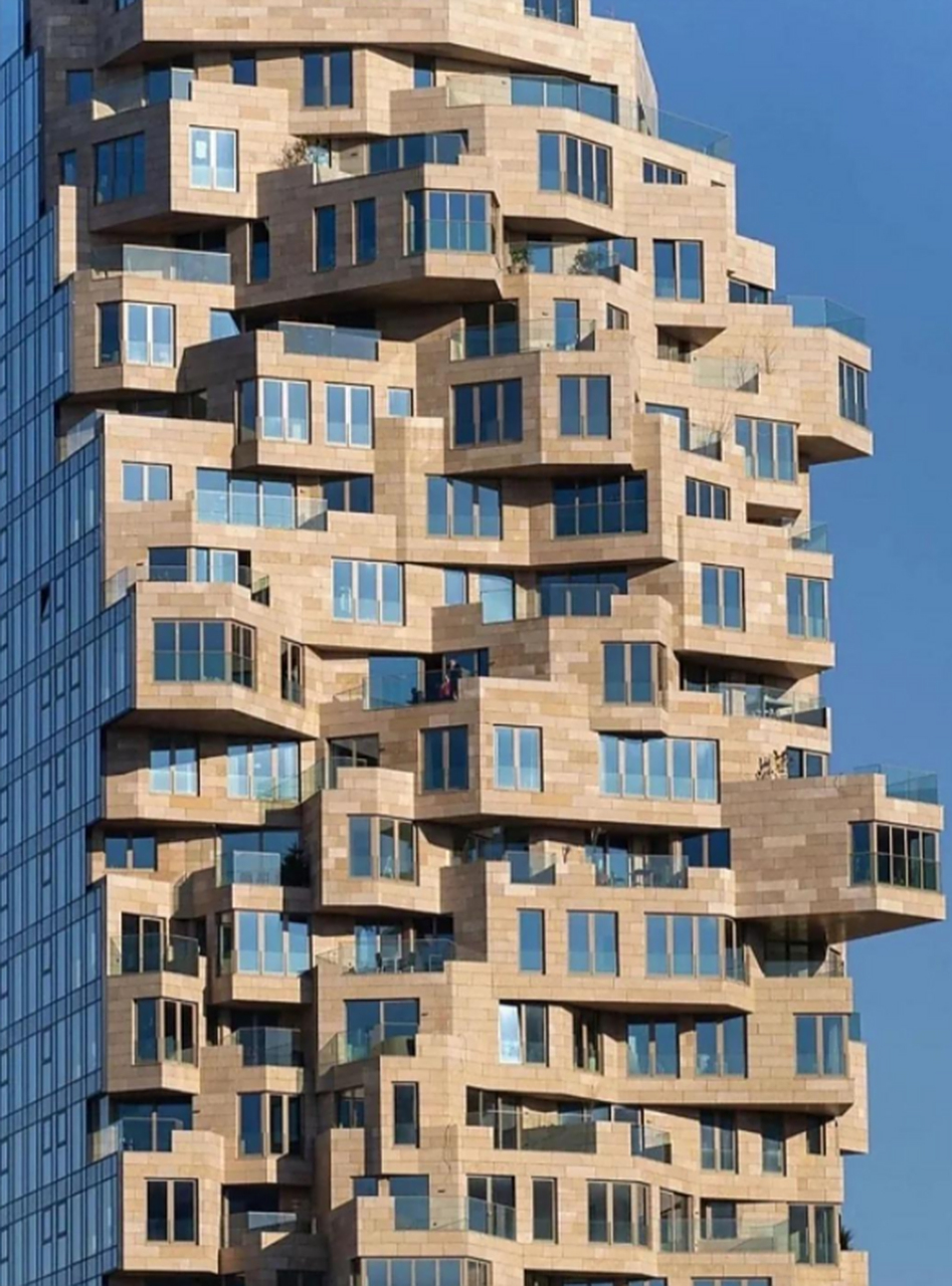 这建筑设计也太奇葩了.