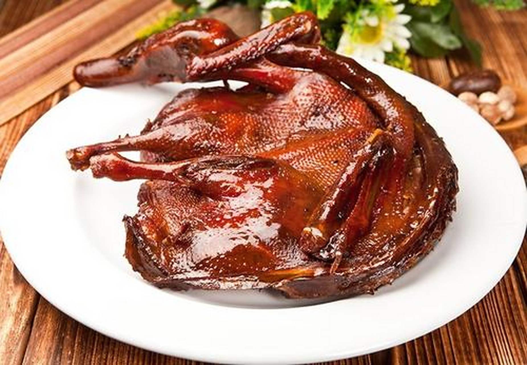 说到以鸭为主的菜肴,大家肯定会想到北京烤鸭,但在