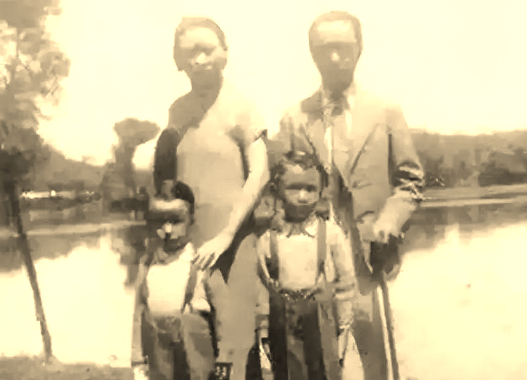 1929年,朱自清的前妻武钟谦不幸在扬州病逝; 得知这个消息的朱自清当