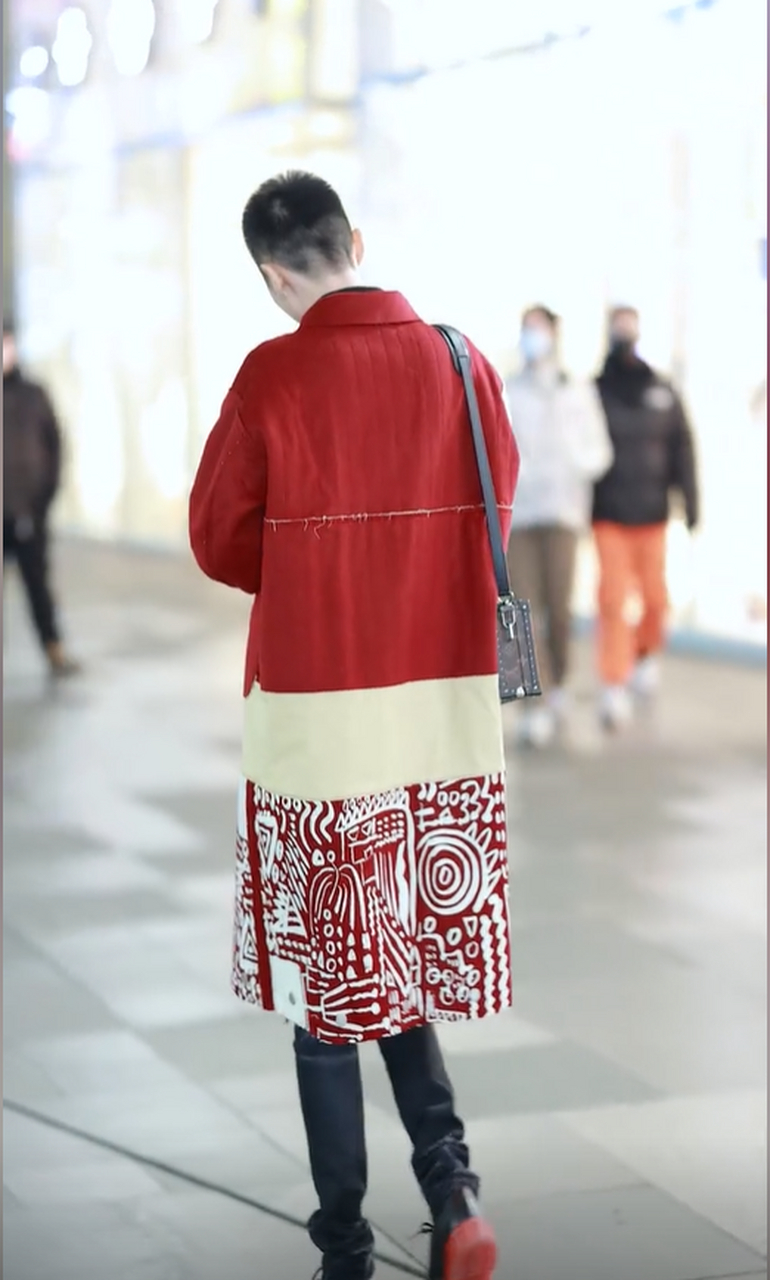 和蔼可亲的玉总,惊艳帅酷!尽显休闲优雅气质[鼓掌][鼓掌]