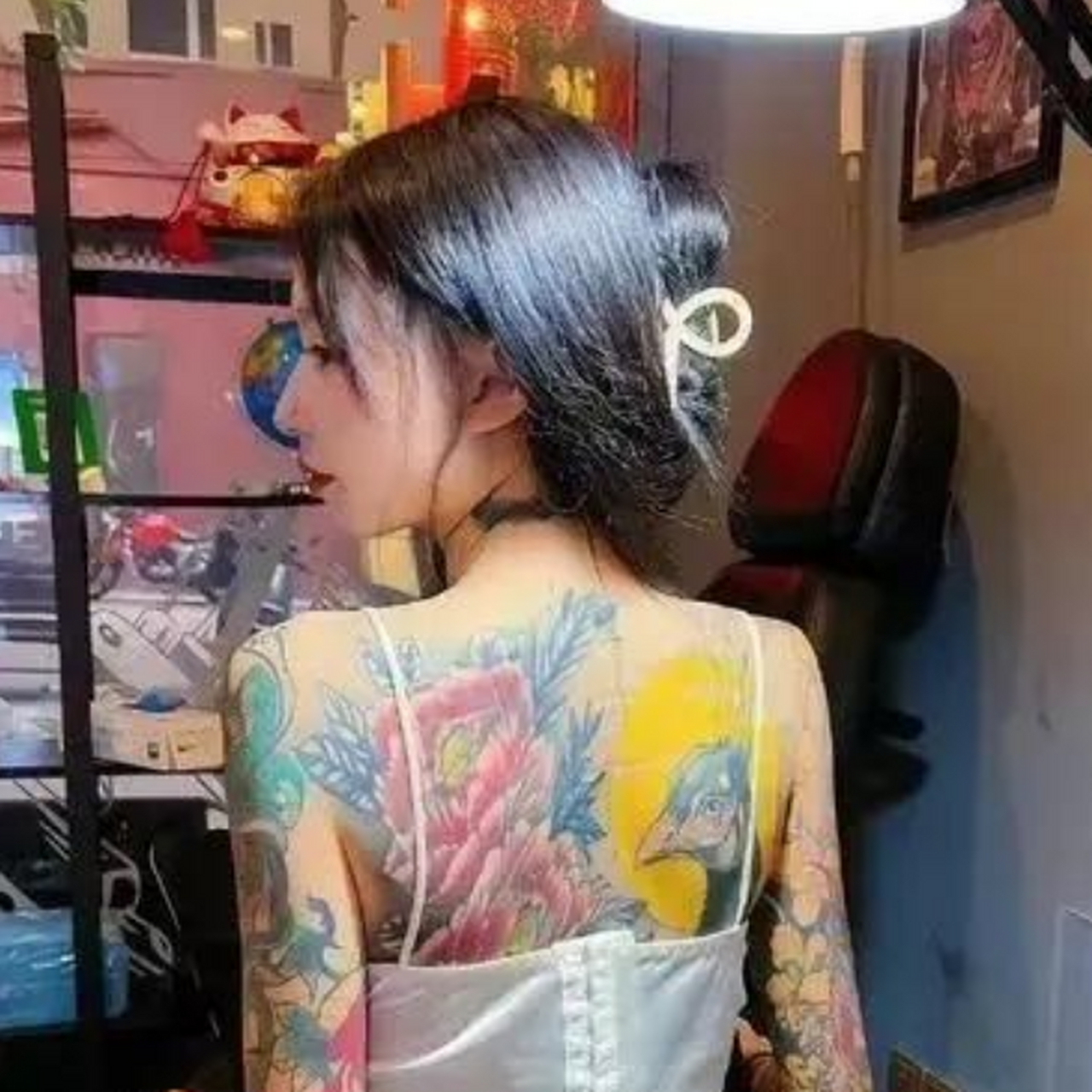 有纹身的小姐姐,你能接受吗?
