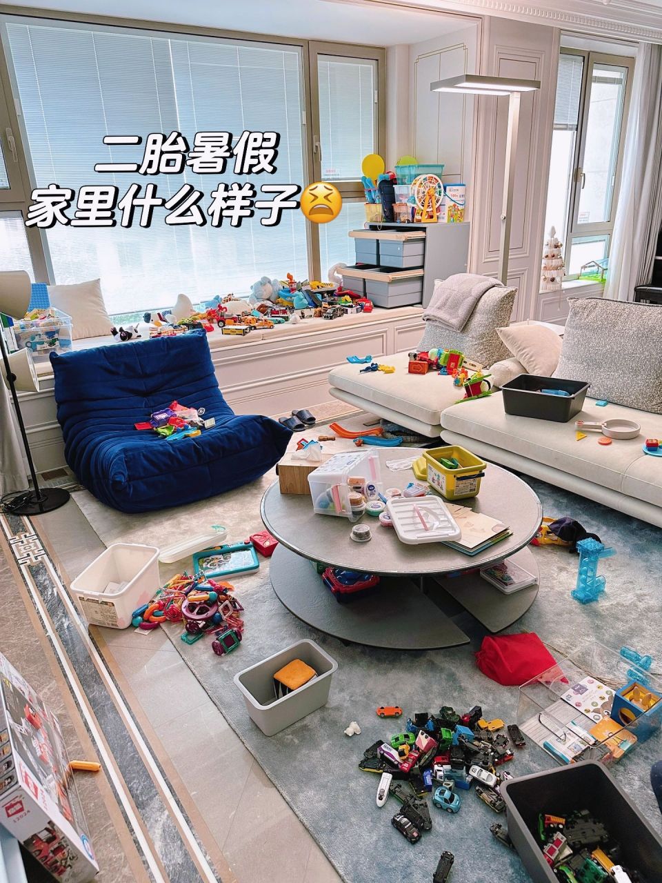 新房装修好后,你以为可以过上图一这种岁月静好的生活,然而有娃后,你