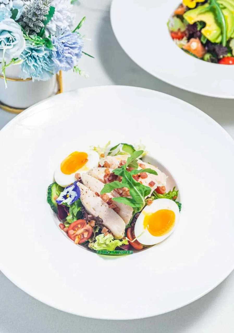 "猪肉的单词法语和英语的pork差不多,叫成 pore,意大利话就完全不