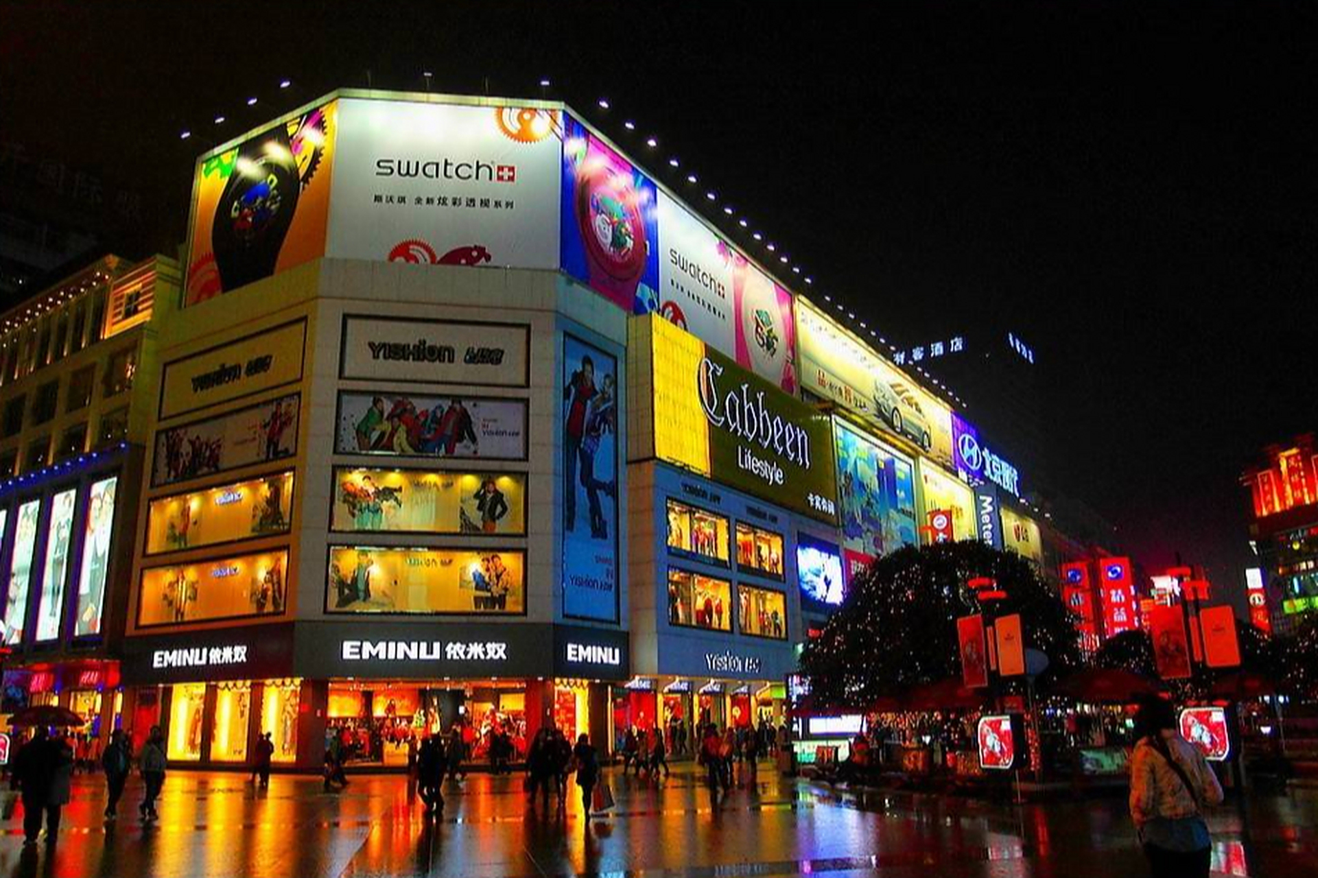 成都春熙路:被誉为中西部第一商业街,不仅是全国美女指数最高的地方