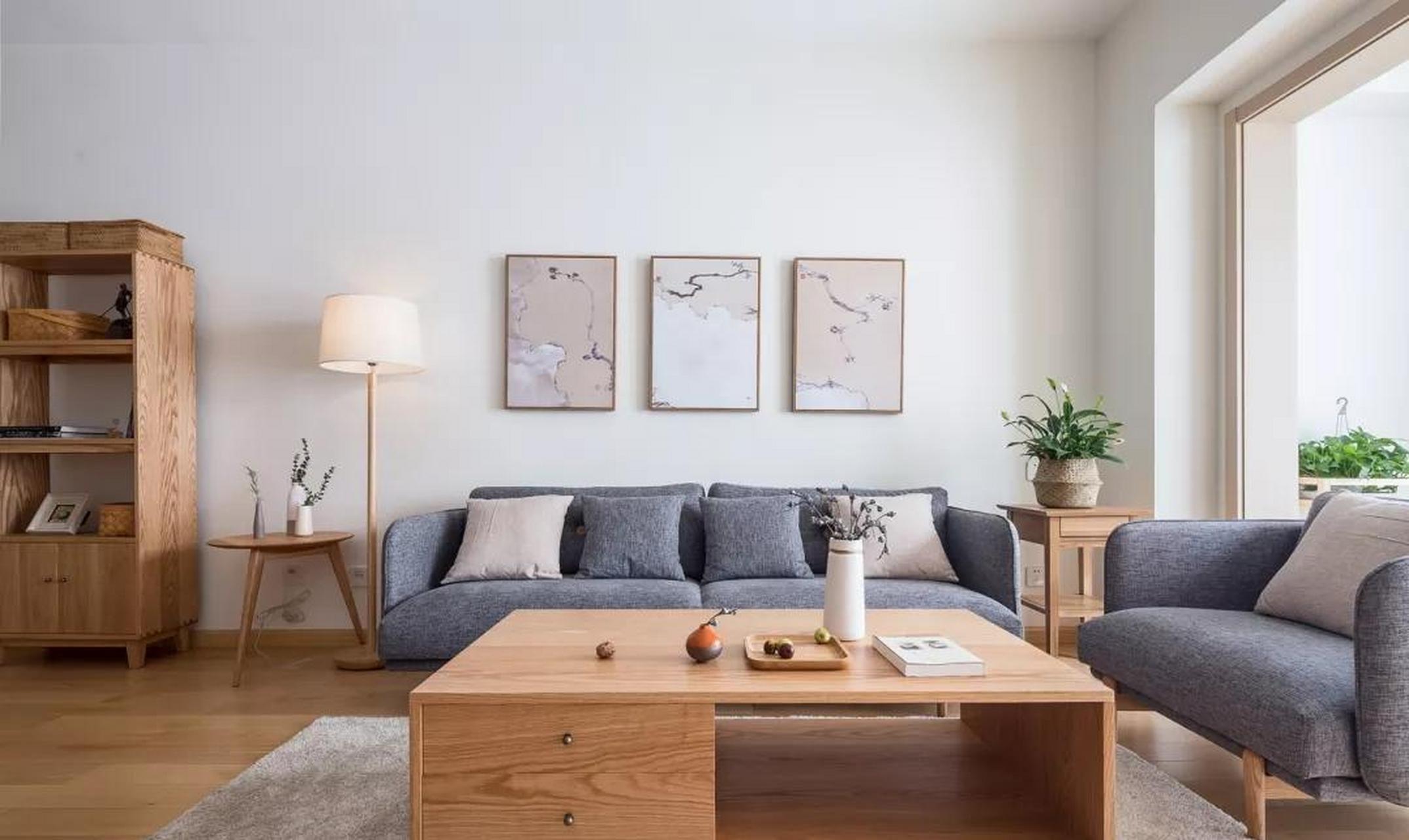 本案为90㎡的的小房子,整体以简约自然的木色日式简约风格装修,采用