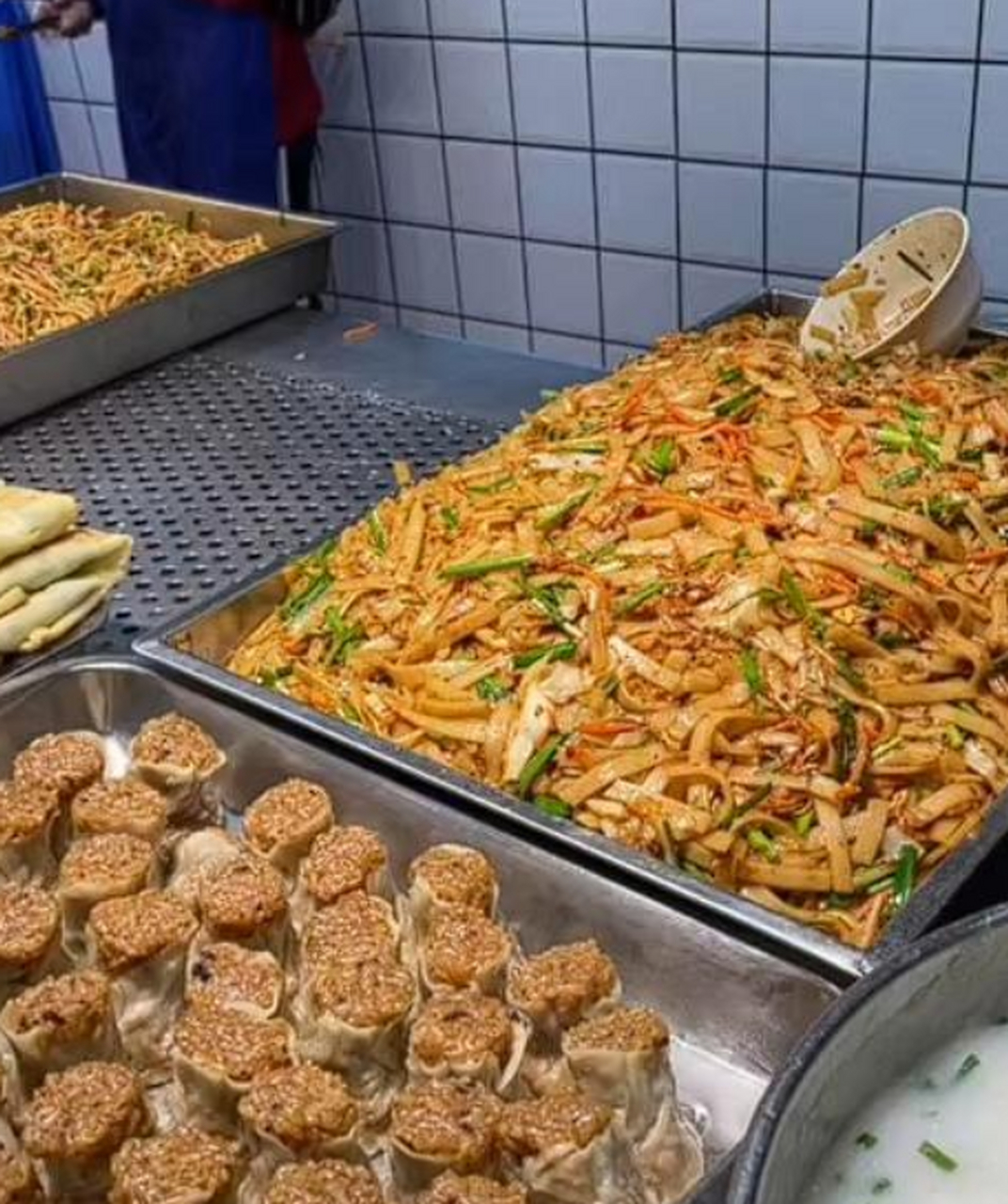 网友:985高校食堂,用料就是这么实在大气.