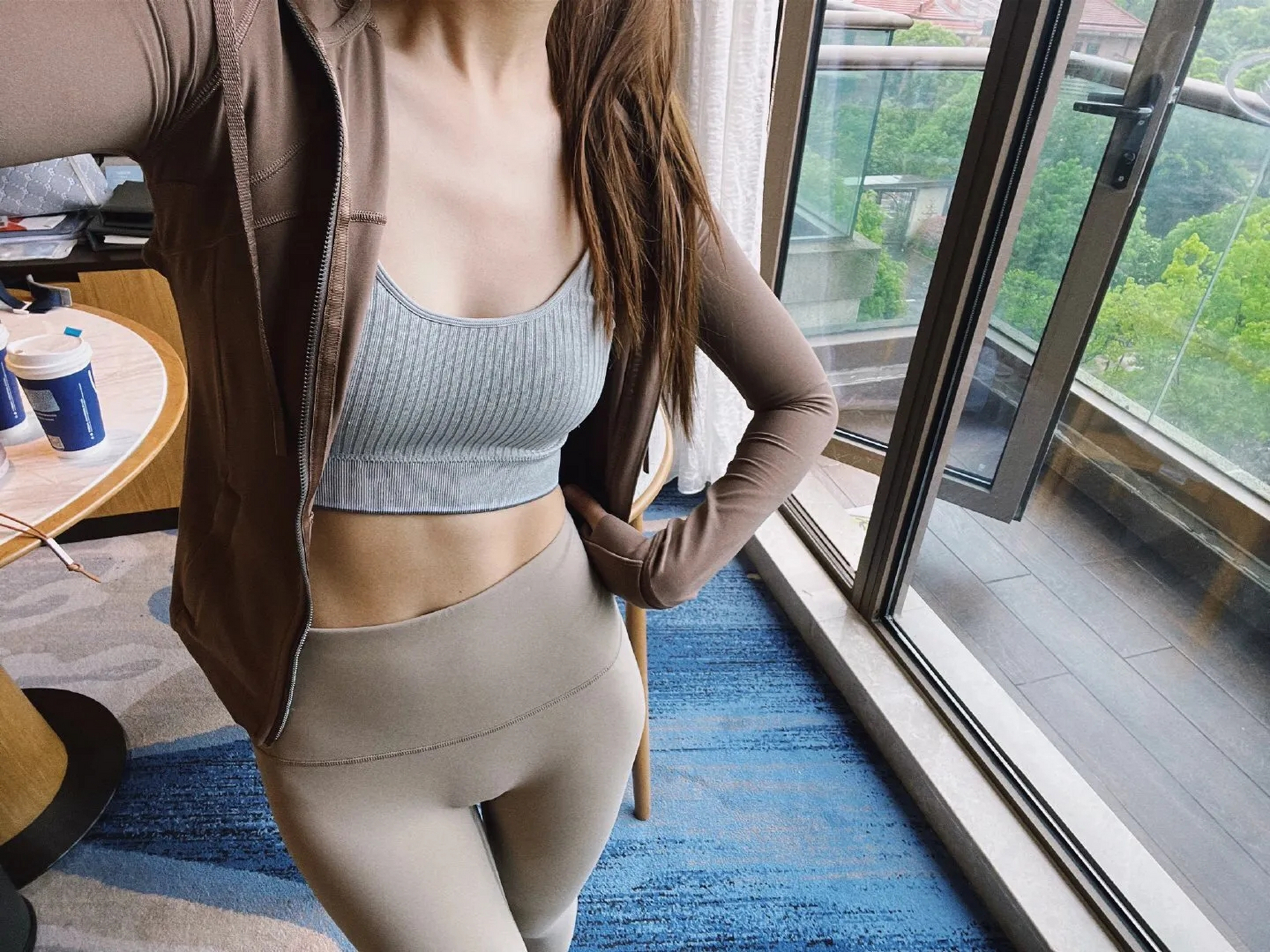 赵露思健身照大集合,没想到美女身材这么好,马甲线清晰可见!