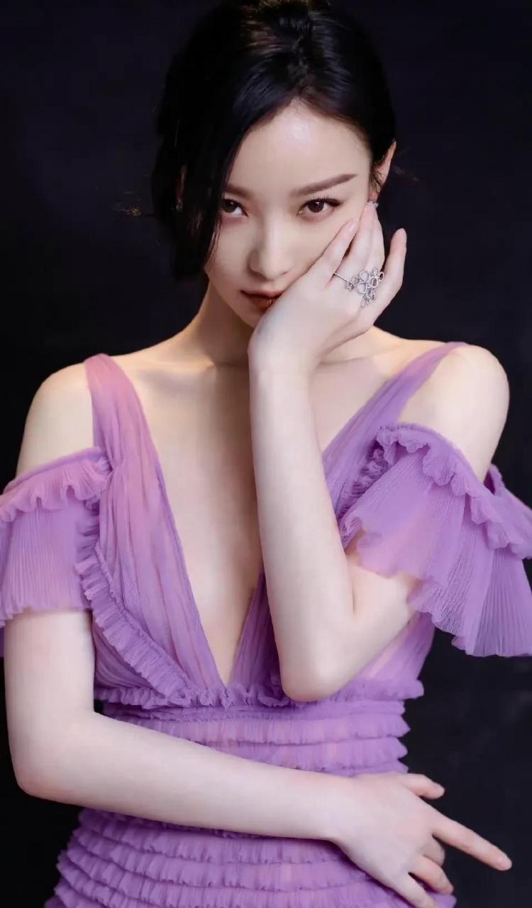 倪妮迷人的紫精灵20230104