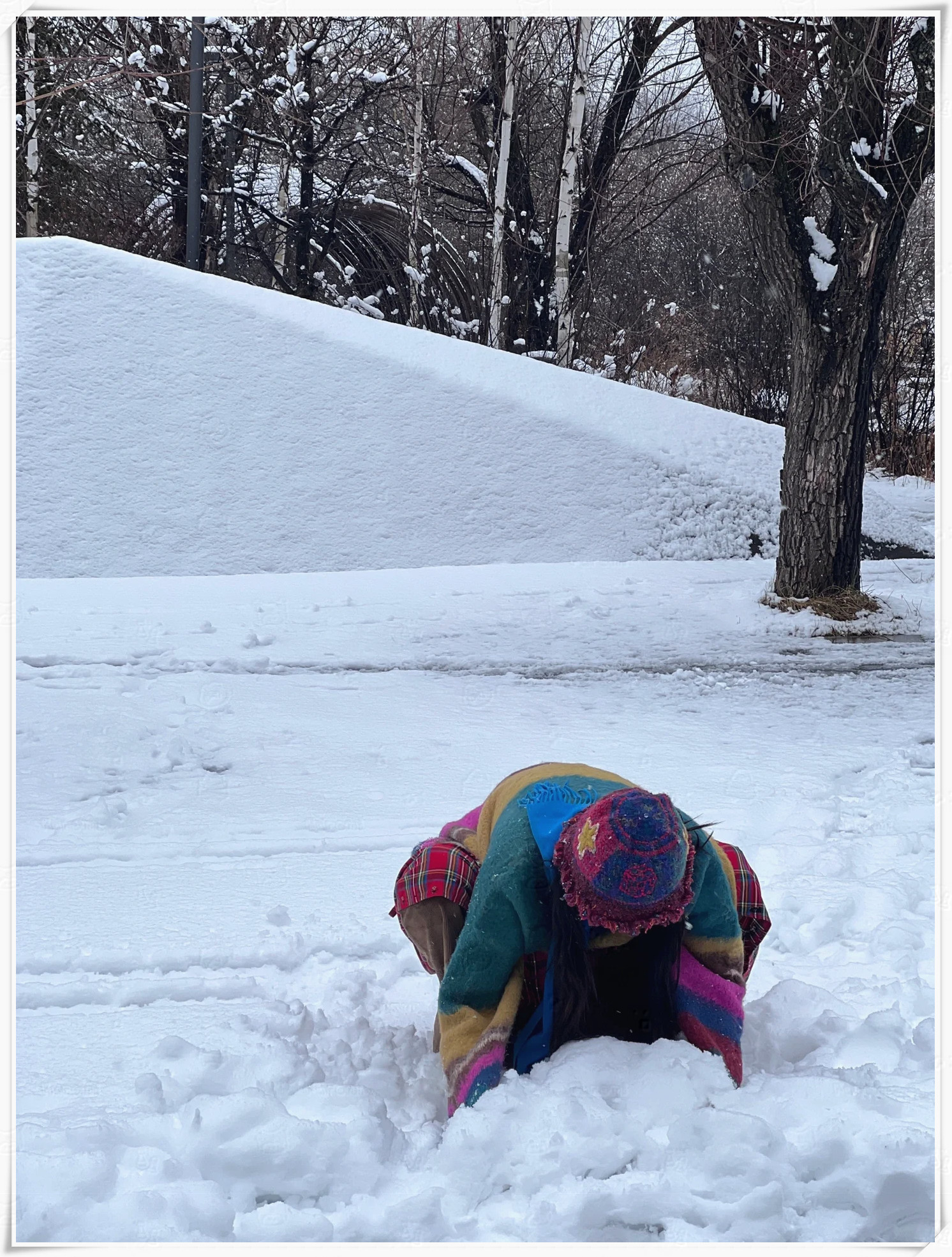 室友记录下的玩雪瞬间让人忍不住惊叹长这么大第一次见这么厚的雪