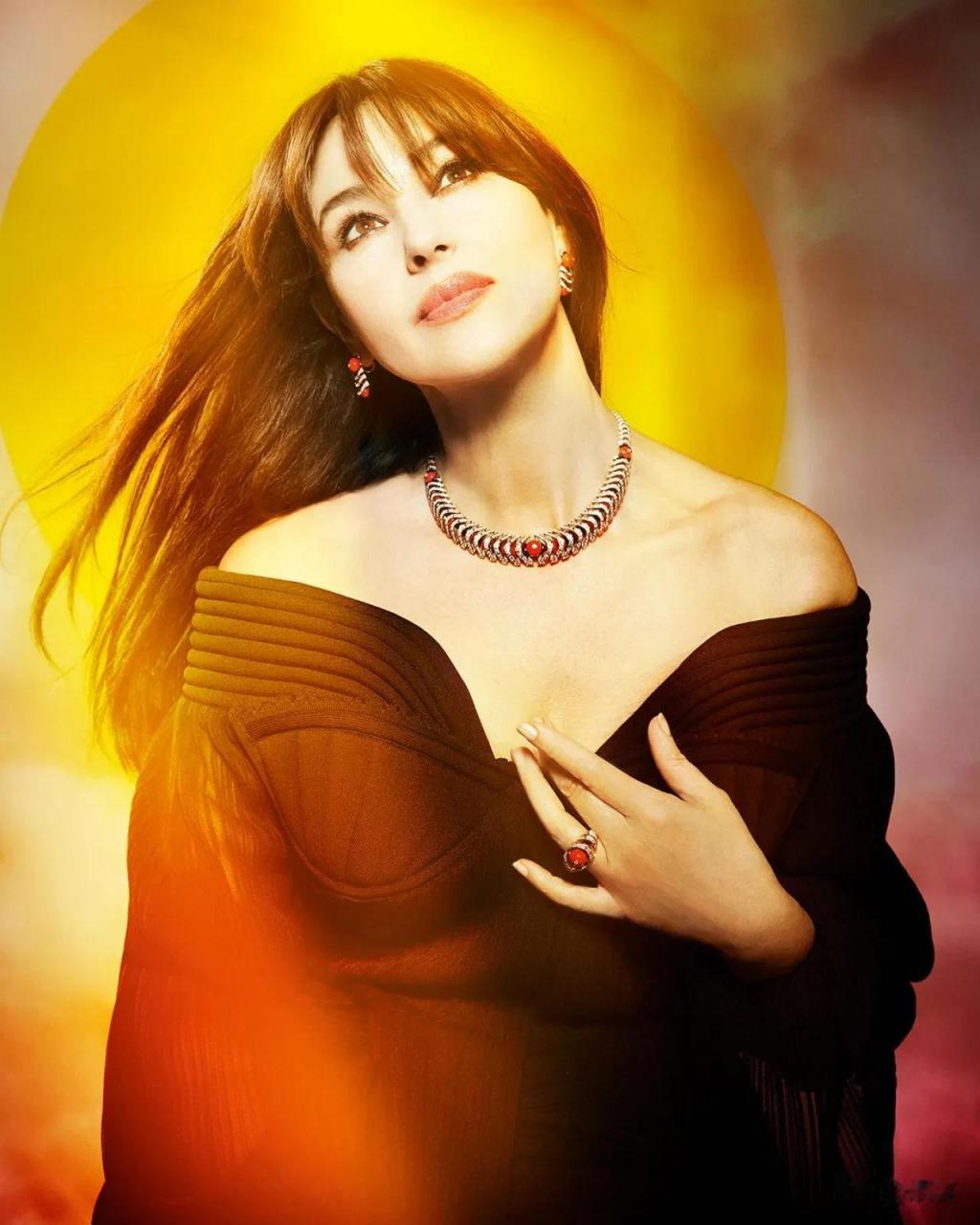 莫妮卡贝鲁奇好歹也是西西里的美丽传说 怎么照片拍出来满满的印度