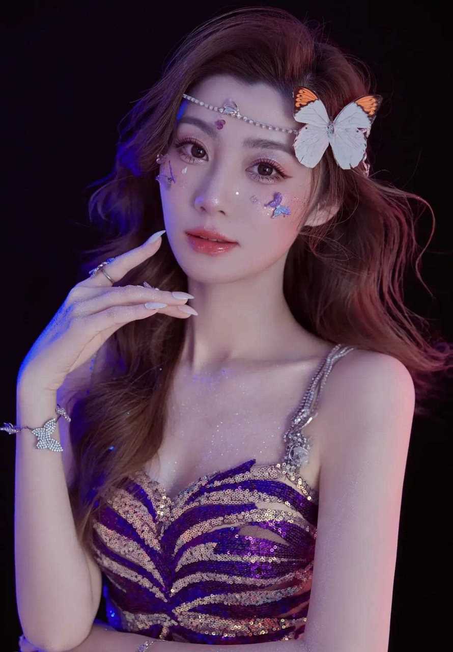 知名度最大的莫过于《王牌对王牌》的"王牌女郎"费费(费沁雯).