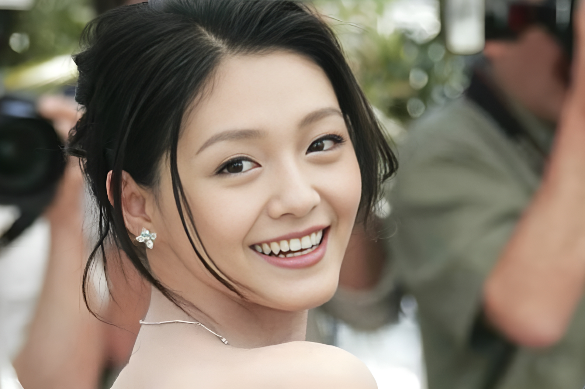 大s和她光头丈夫因喜欢纹身而相遇并开始恋爱!