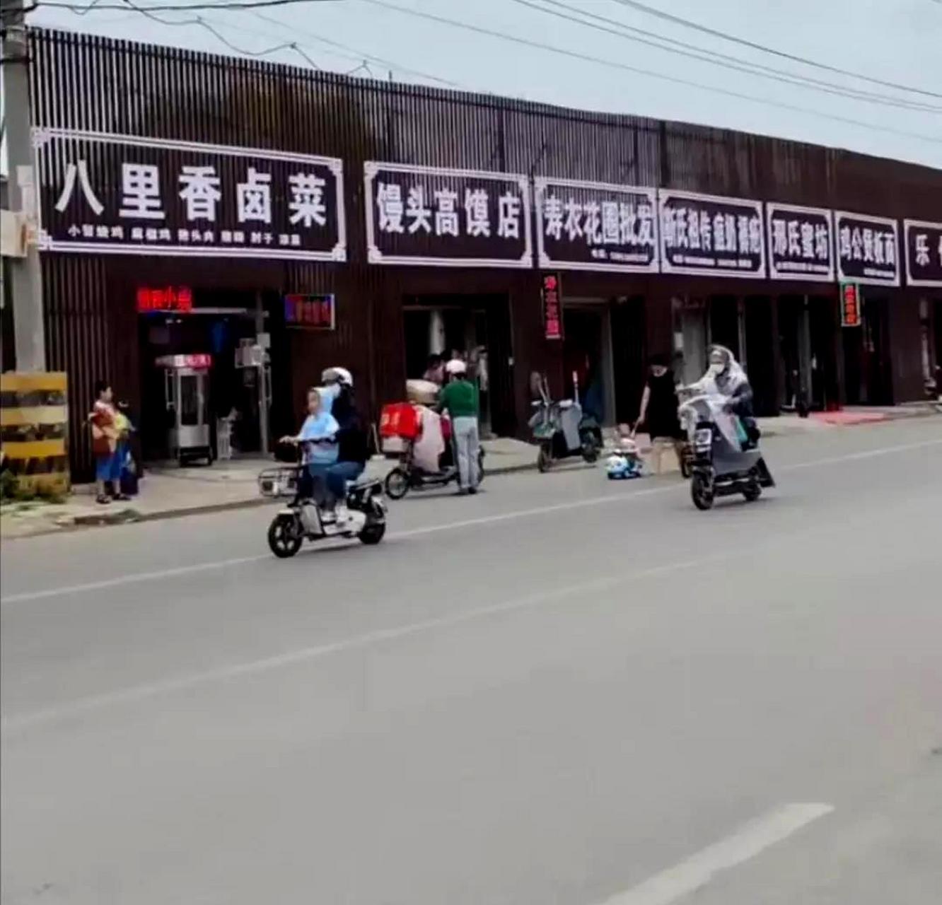 统一规划门头招牌,确实让整体更加整洁.