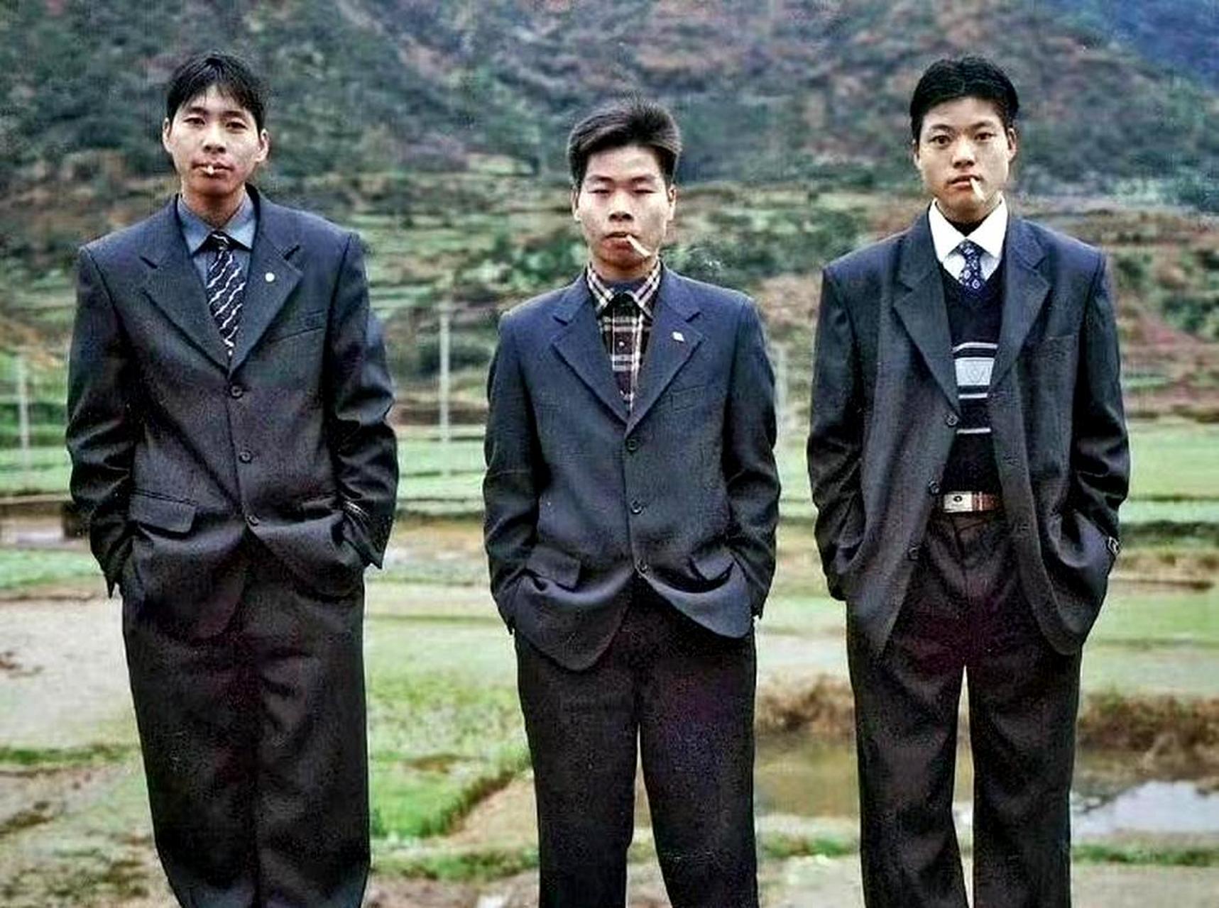 你是否还记得上世纪90年代男女时尚的穿着打扮?