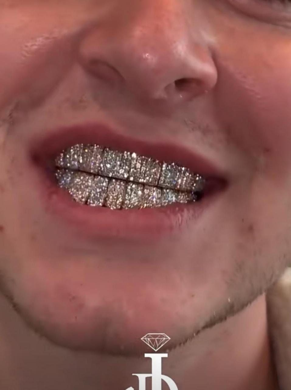 就这一张嘴闪闪发光的牙齿,吃什么才能配得上这一口钻石牙呢?