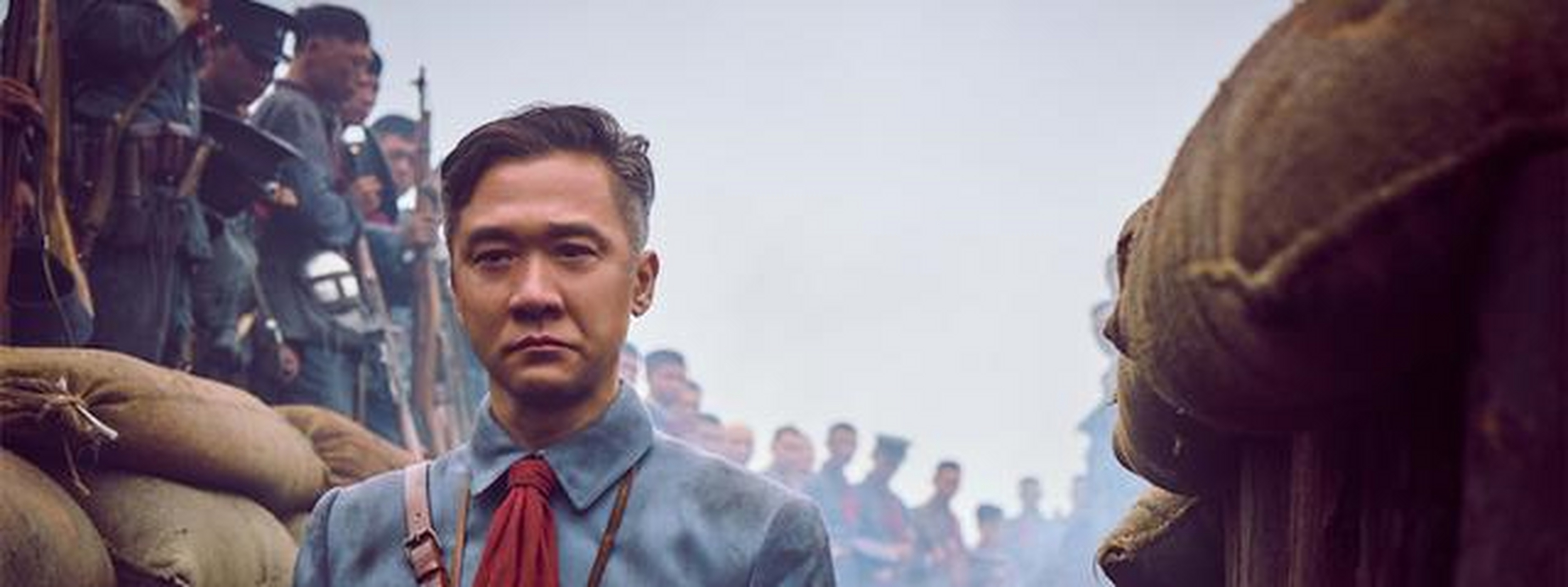 余洪信出生于河北省的小县城,从小目睹山河破碎所以他很早便参加战斗.