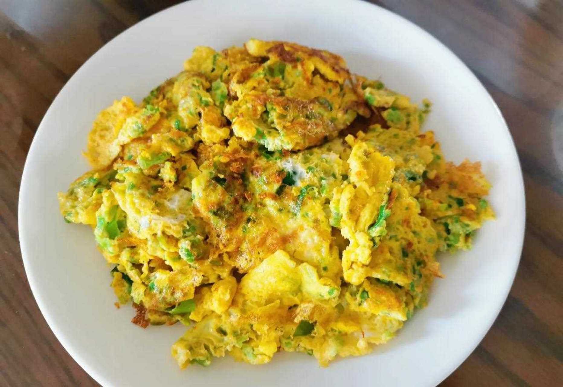 29日低脂晚餐打卡,苦瓜煎蛋,因为放油少,没有煎成圆形,但不影响口感.