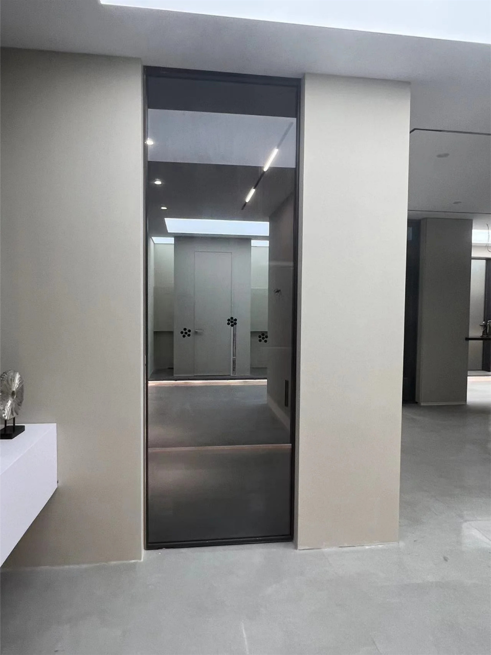 【今日种草】家居神器——极简玻璃门,让你的空间焕然一新!