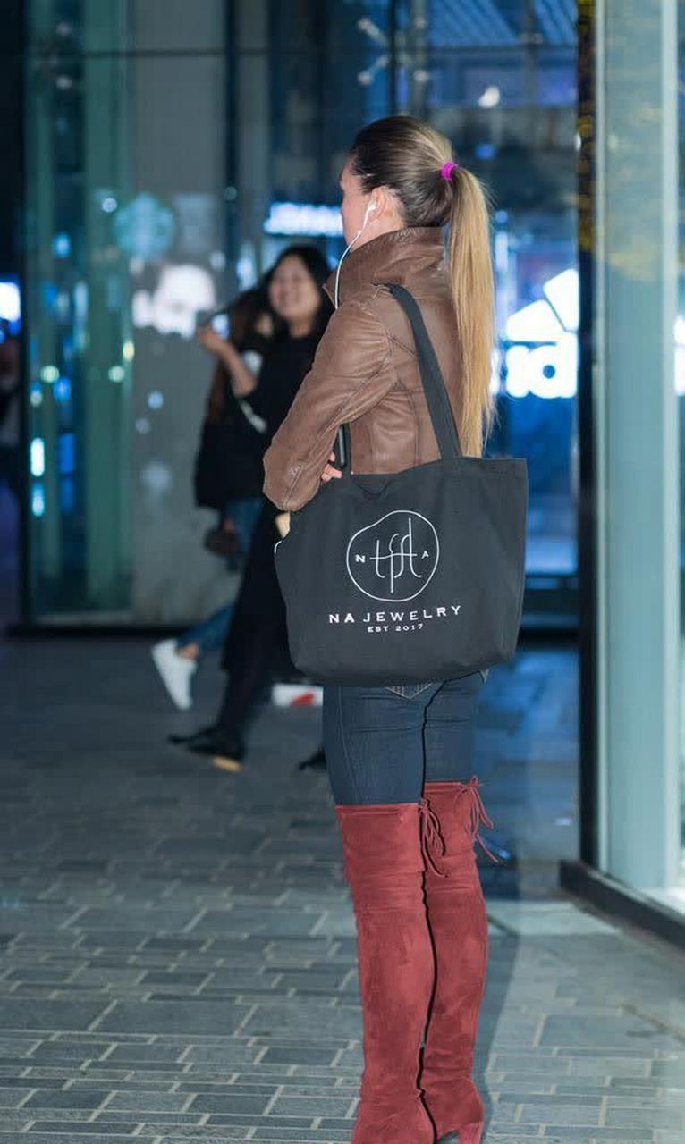 皮衣牛仔裤长筒靴,俄罗斯美女美美哒