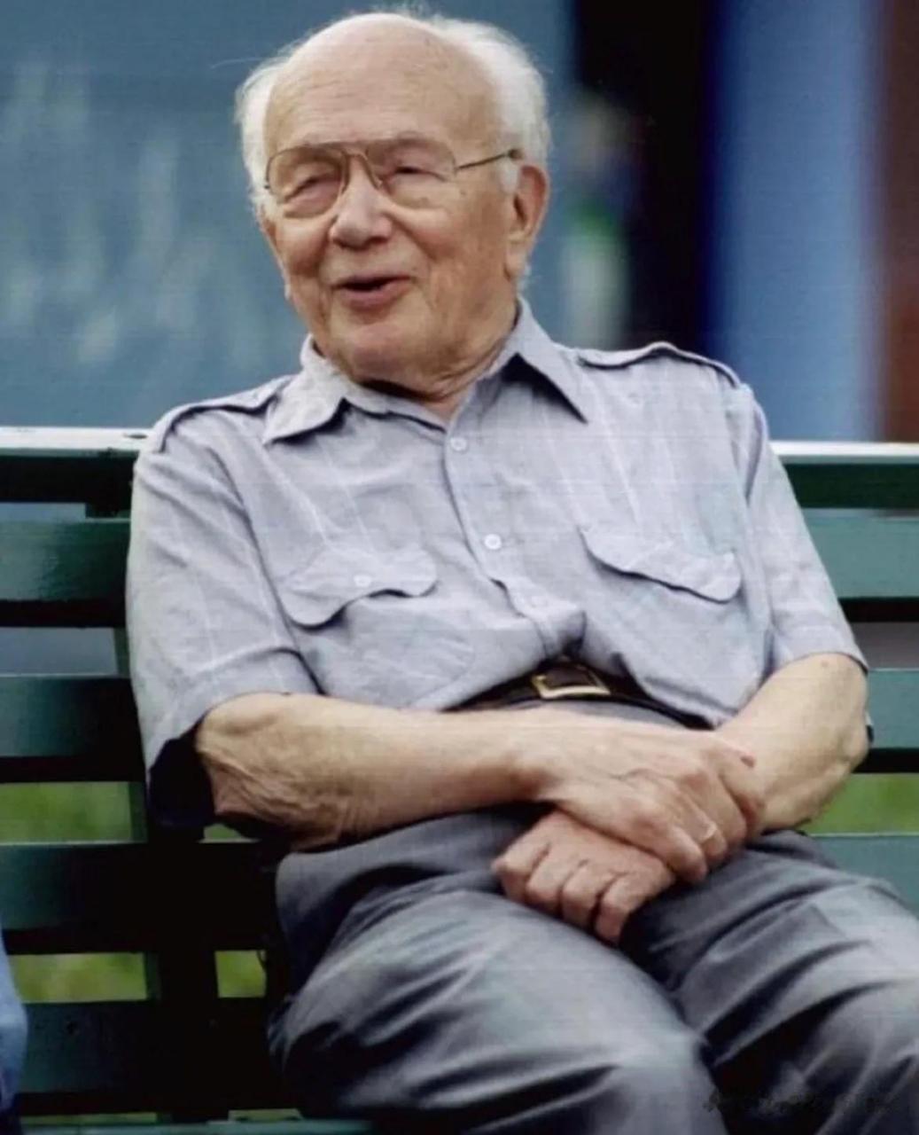 尤金·拉佐夫斯基 (eugene lazowski) 博士是一位波兰医生,在第二次