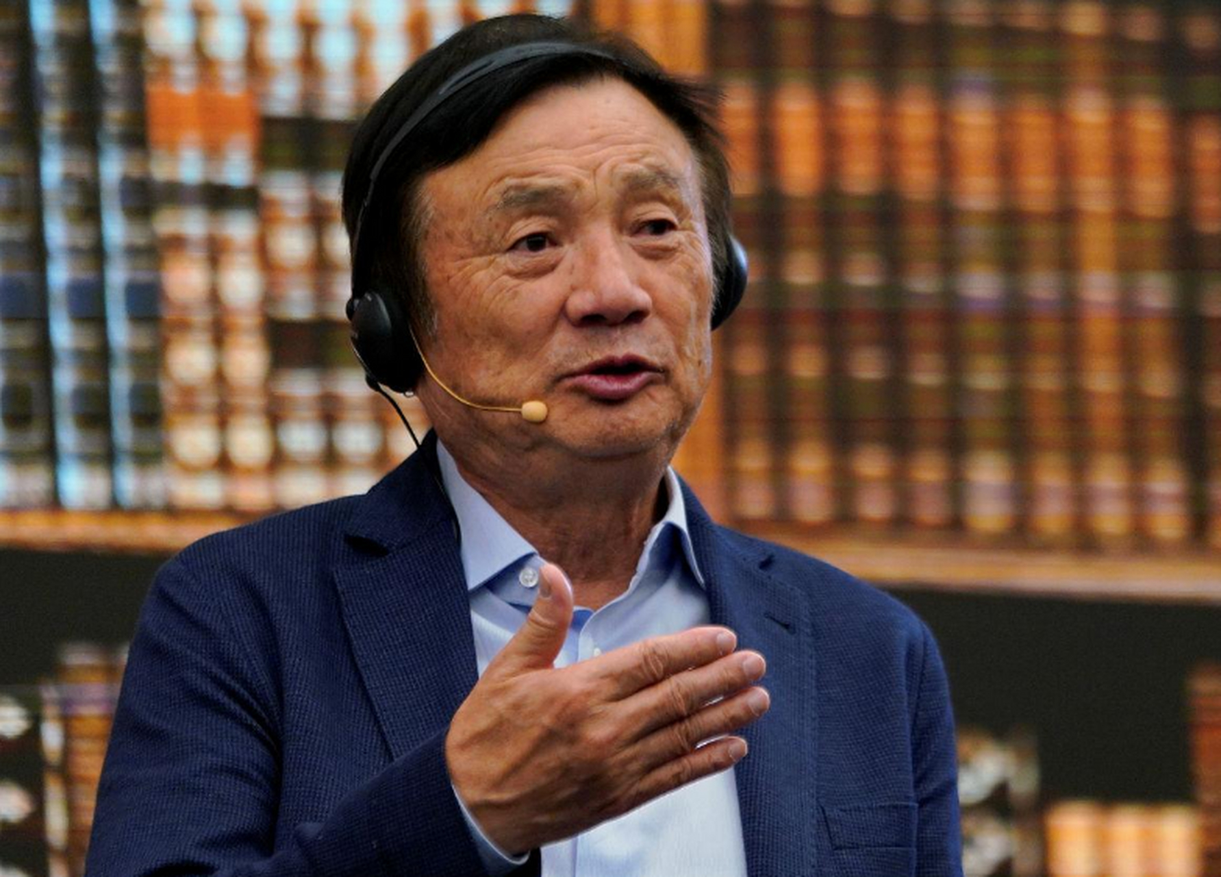 1999年11月,华为副总裁李玉琢,以身体不适和常年与家人分居为理由,向