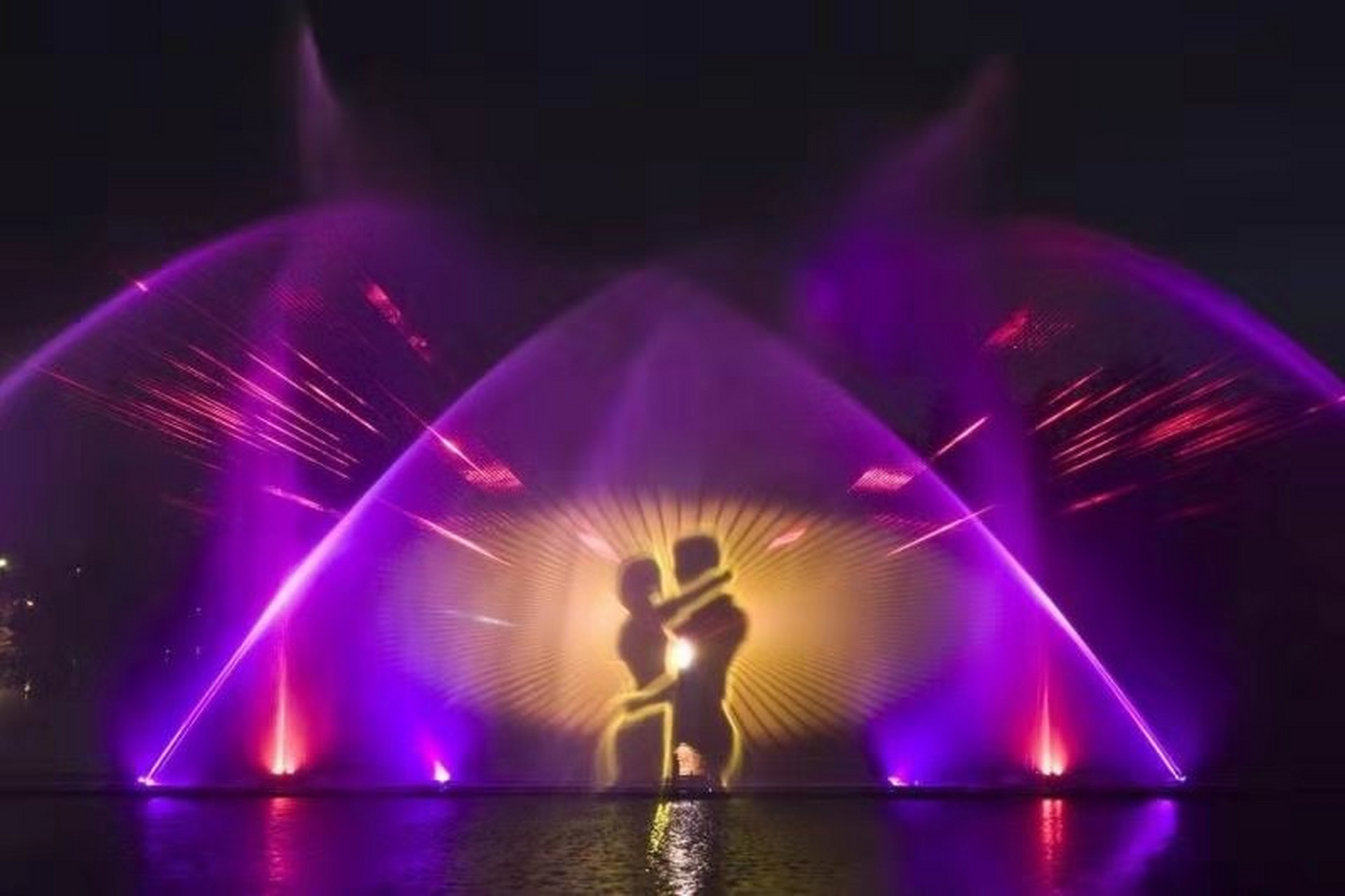 厦门市水幕电影喷泉制作,水幕电影原理 采用高压水泵和特制的水幕发生