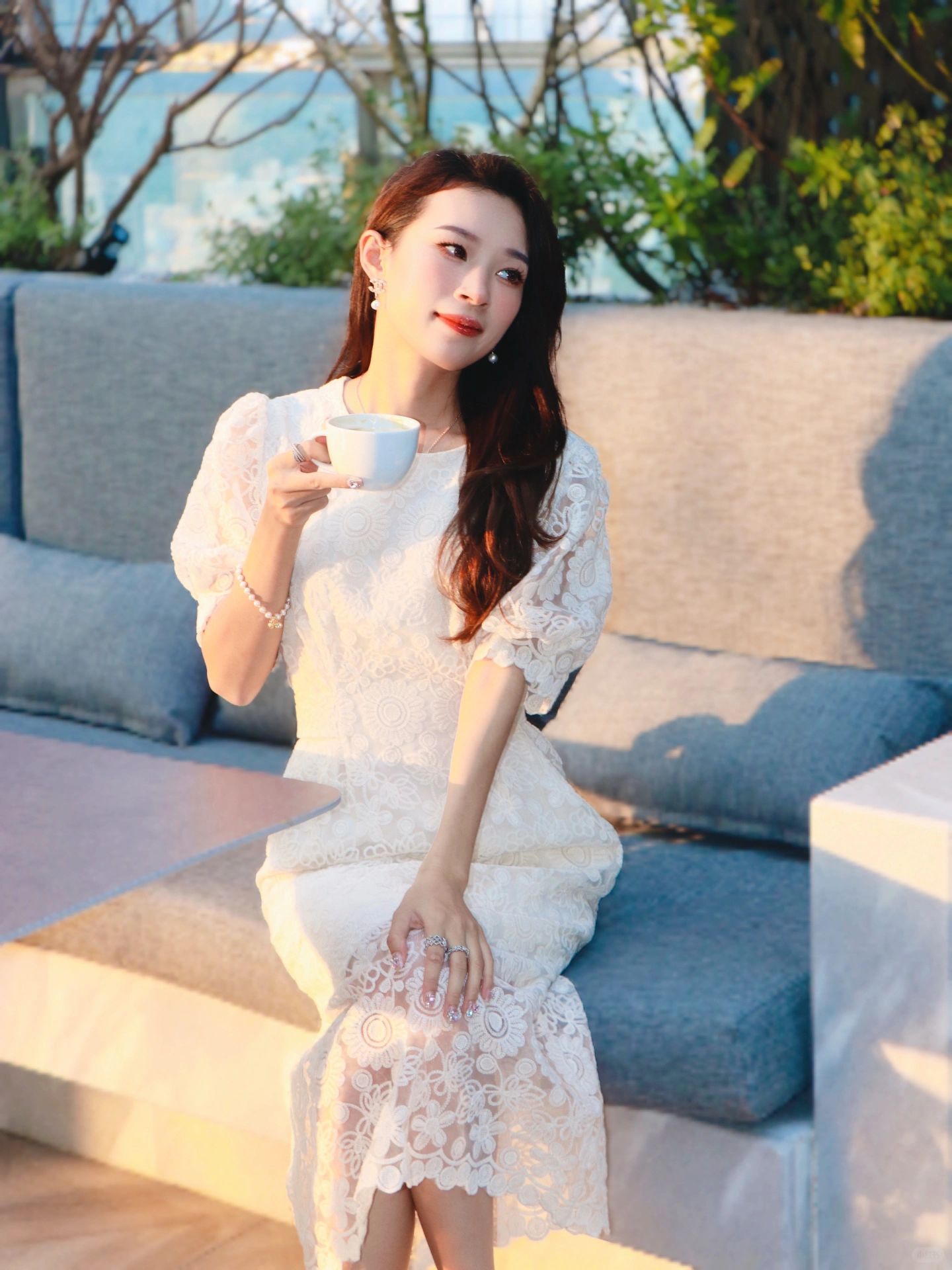 午后阳光太适合慵懒地坐在沙发上了 10月的太阳一点也不会热 阳光洒