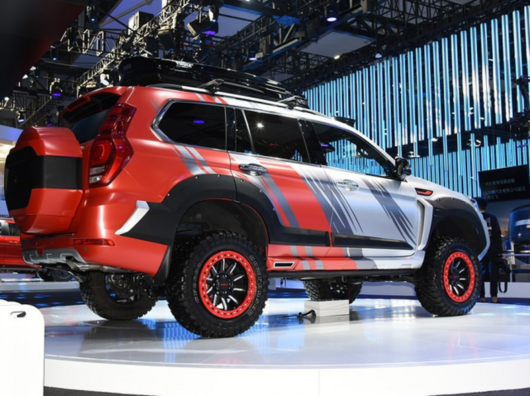 0t罗伦士极星版 哈弗h9 2.0t罗伦士极星版,限量99台,售价36.88万元.