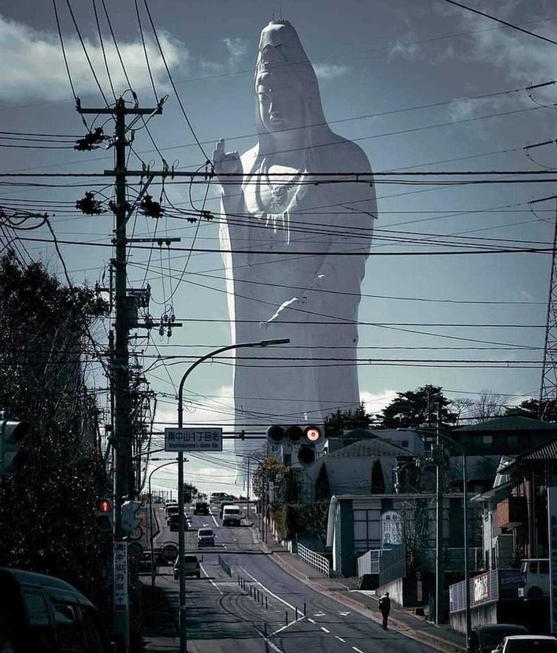 仙台大观音,高100米,地底21米,内部有12层,供奉108尊佛像.