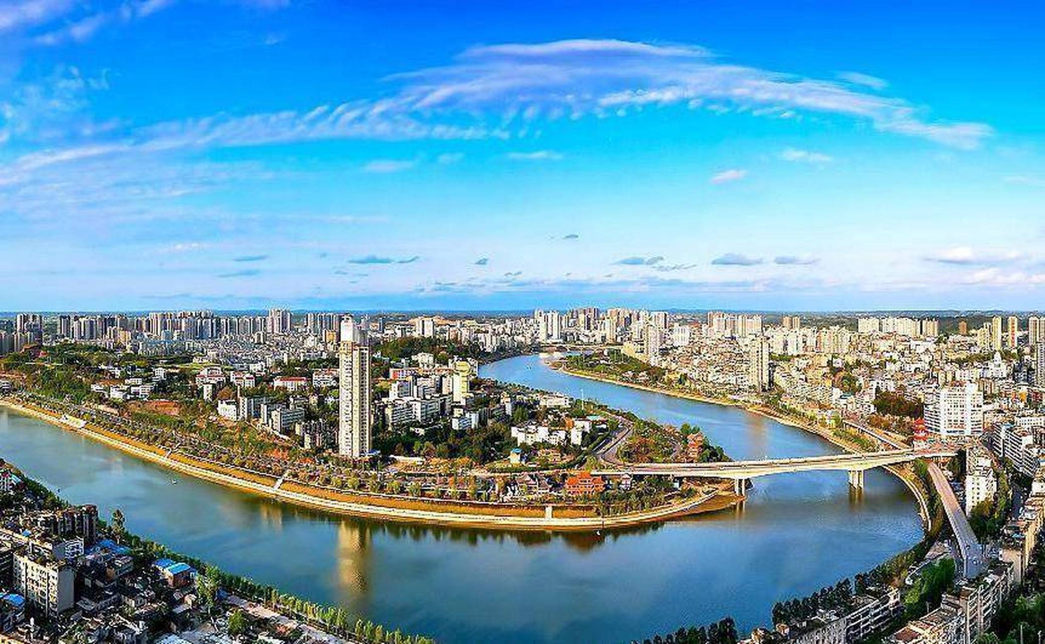 内江隆昌市是一个旅游胜地,位于四川省东南部.