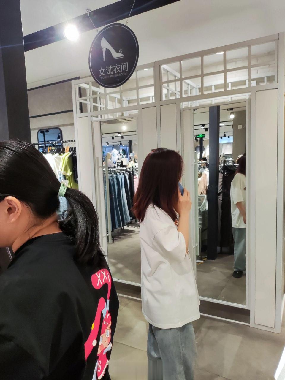 试衣服自己衣服没了