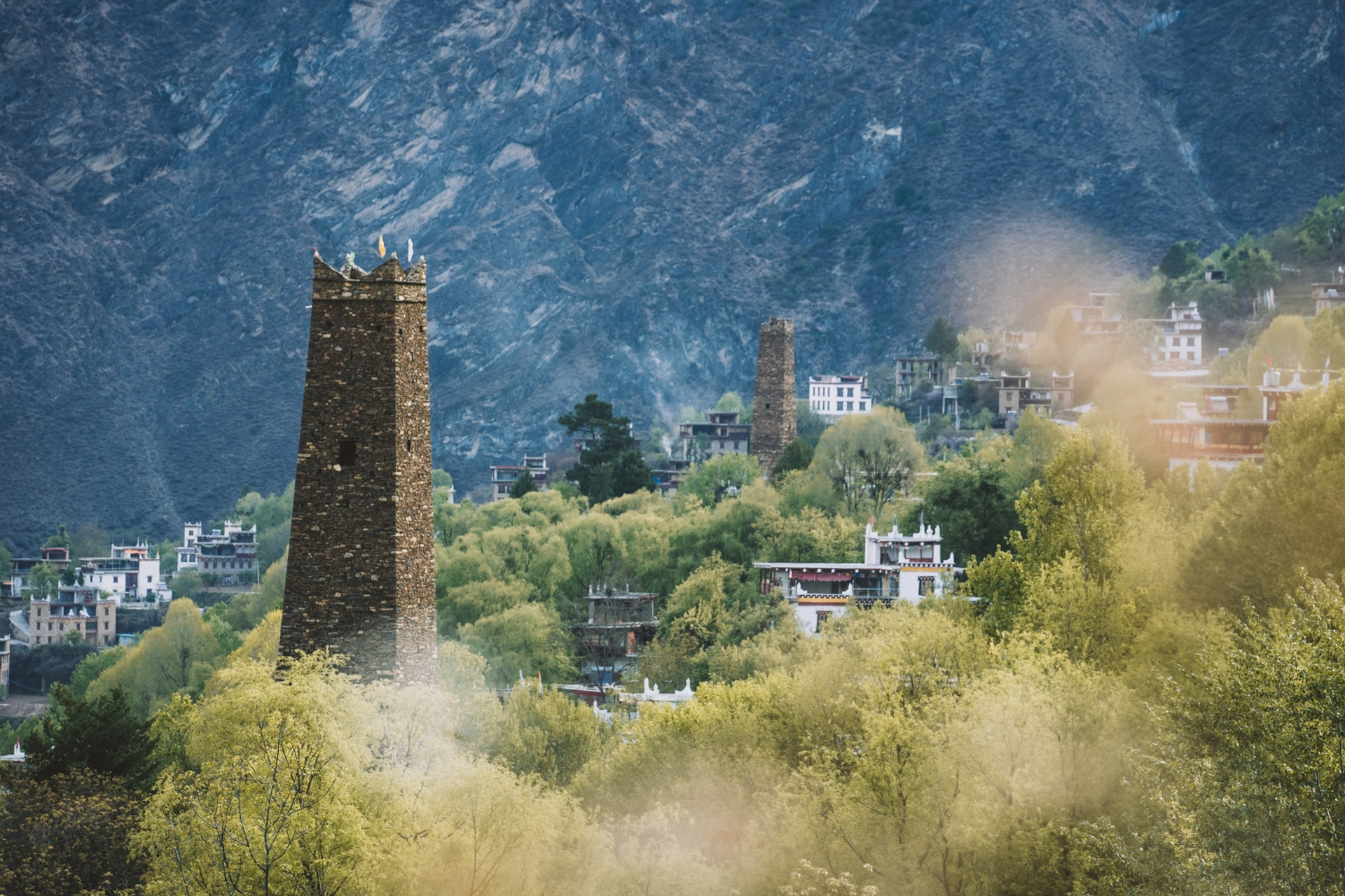 【风光摄影】中路藏寨  窥见远山的秘密  图源米拍@yzerg  #摄影