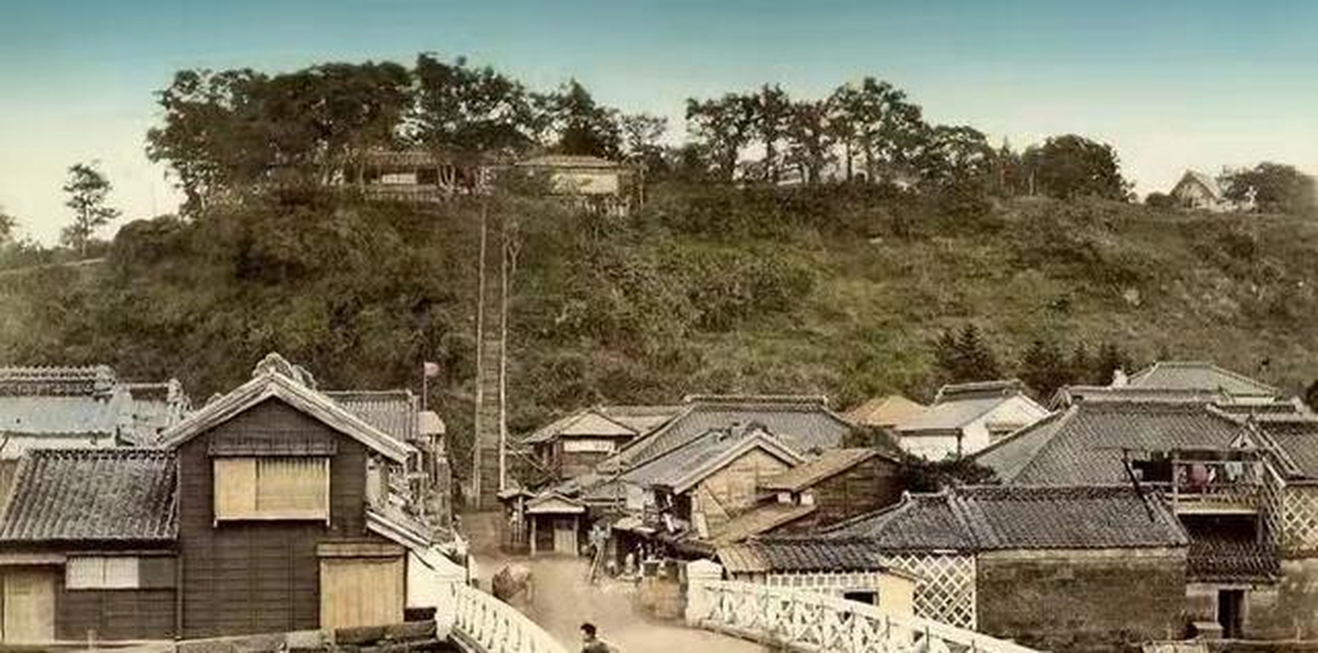 闭关锁国不与外界沟通,从而与西方国家产生了很大的差距,但日本确实不