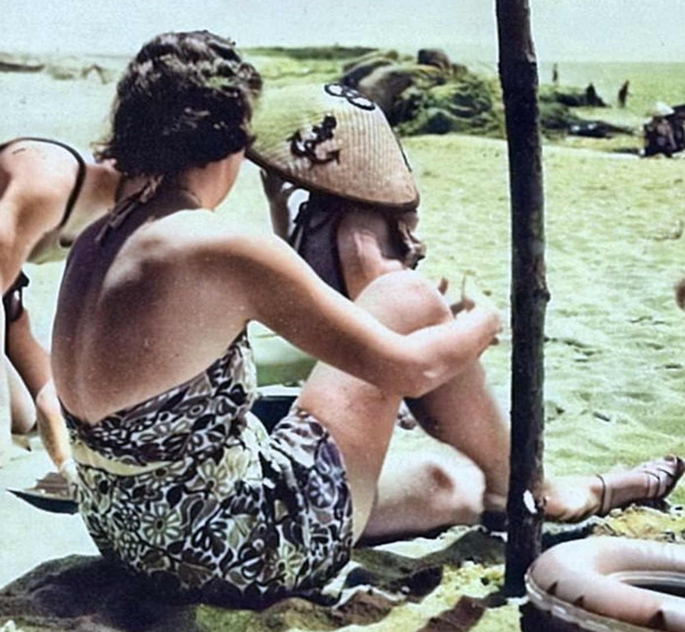 历史老照片# 1930年代末,北戴河边的泳装靓影:超出时代的性感