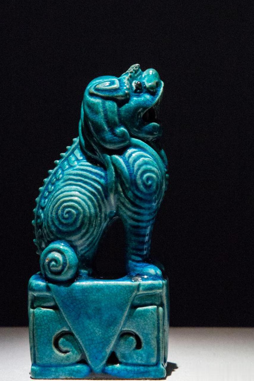 这一抹醉人的孔雀蓝…明代.孔雀蓝釉坐狮//湖南博物院藏