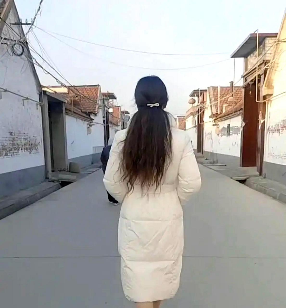 这个背影在村里简直高得触天了.