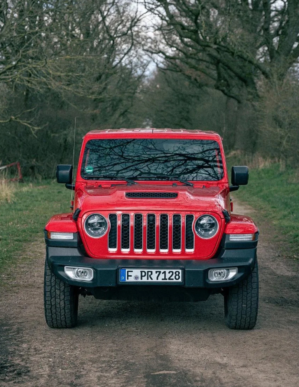 豪车中的越野精英:吉普角斗士的豪华与个性 在我国越野车市场,吉普角