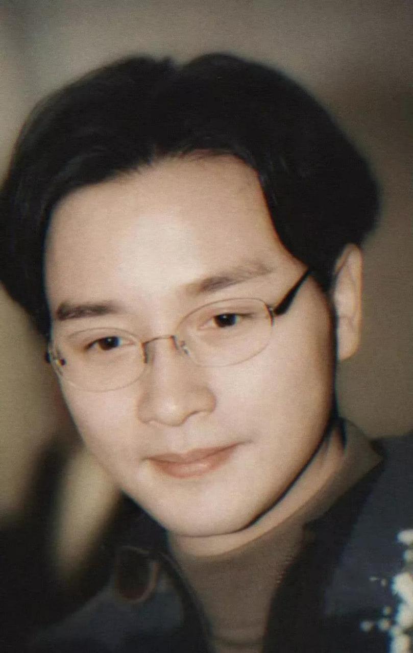 百家号星火计划# 戴眼镜的哥哥张国荣,儒雅的贵公子气质真的太好苛怂